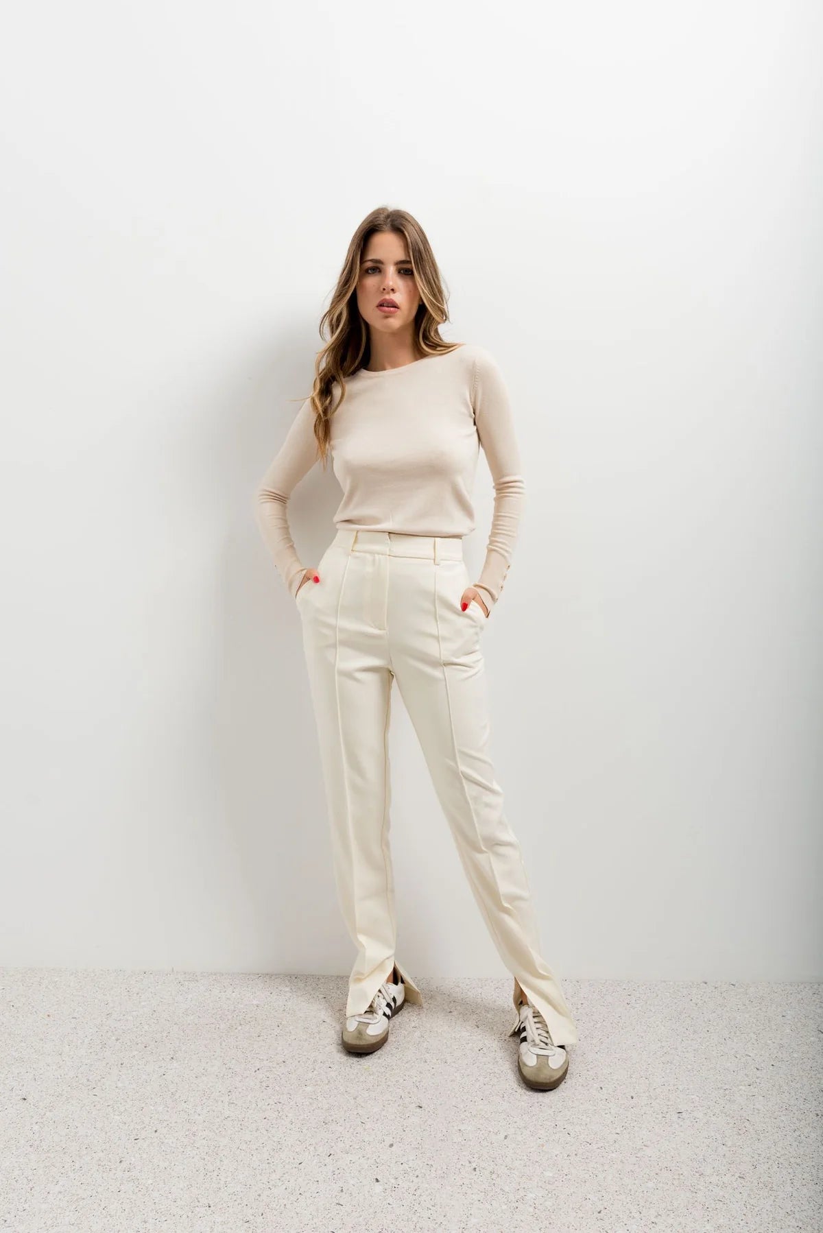 PANTALONS DROITS AVEC FENTES