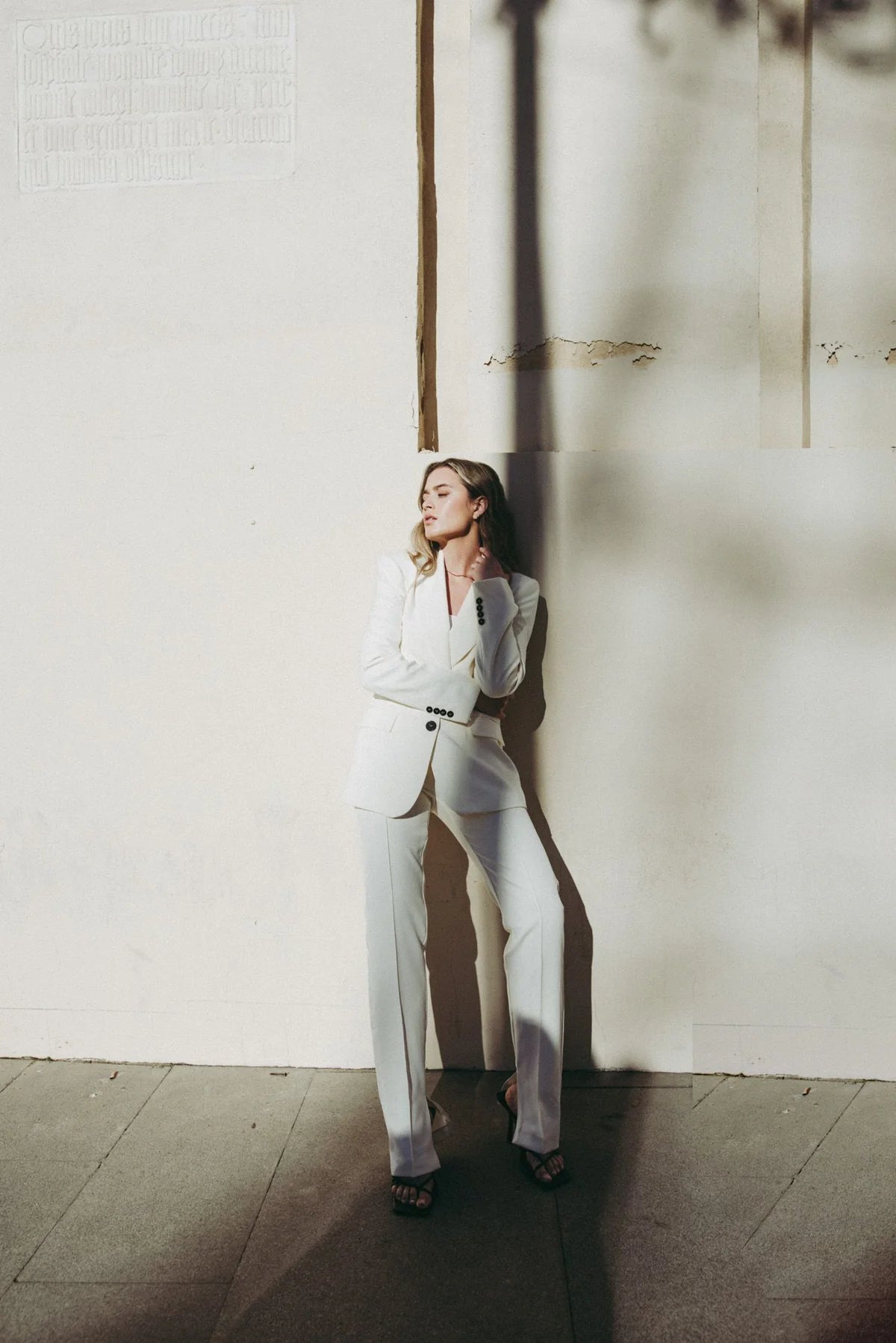 PANTALONS DROITS AVEC FENTES