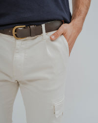 PANTALÓN SLIM CARGO CON PINZAS BEIGE