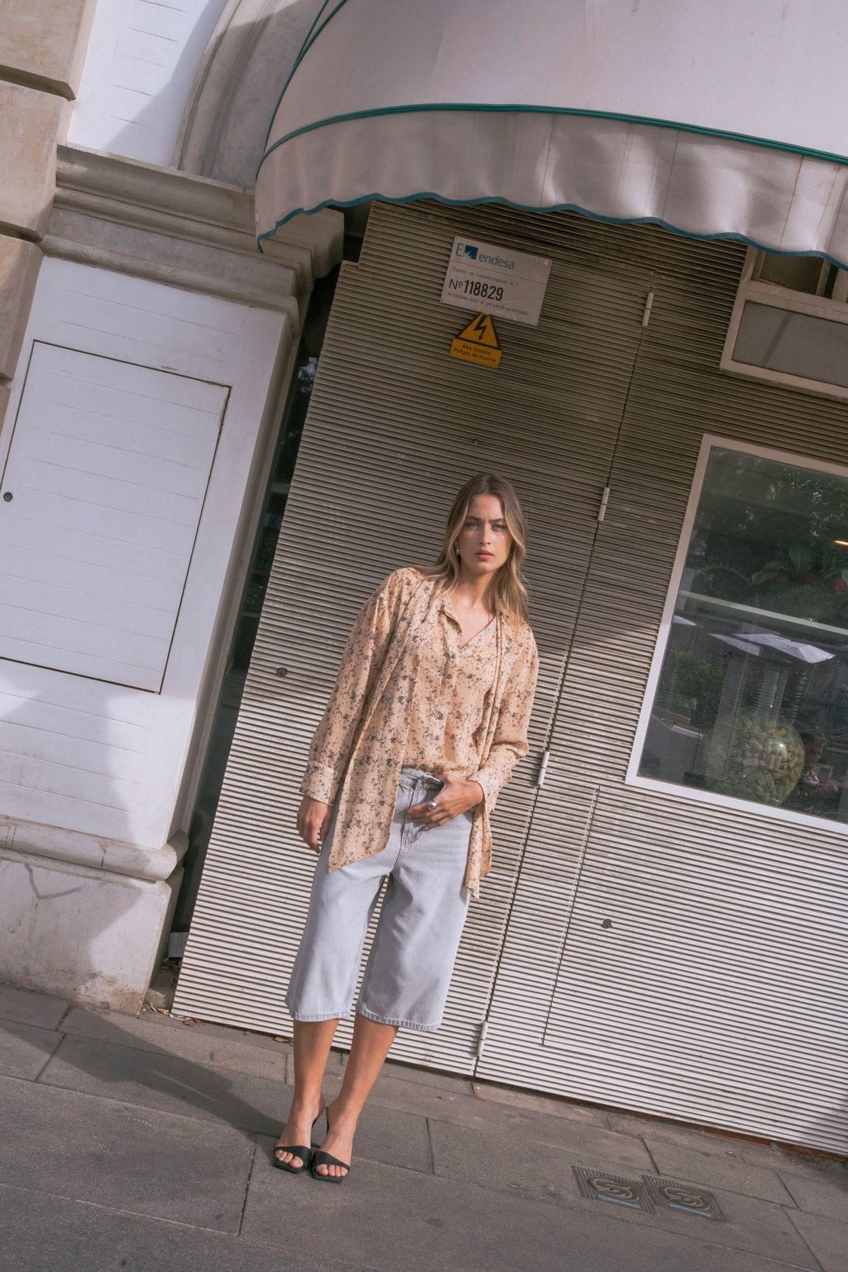 T-SHIRT IMPRIMÉ AVEC NŒUD