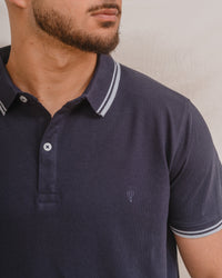 POLO BÁSICO AZUL PIQUÉ LÍNEA
