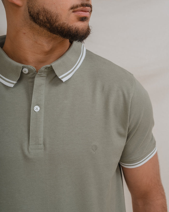 POLO BÁSICO VERDE PIQUÉ LÍNEA