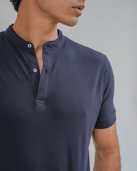 POLO BÁSICO CUELLO MAO MARINO