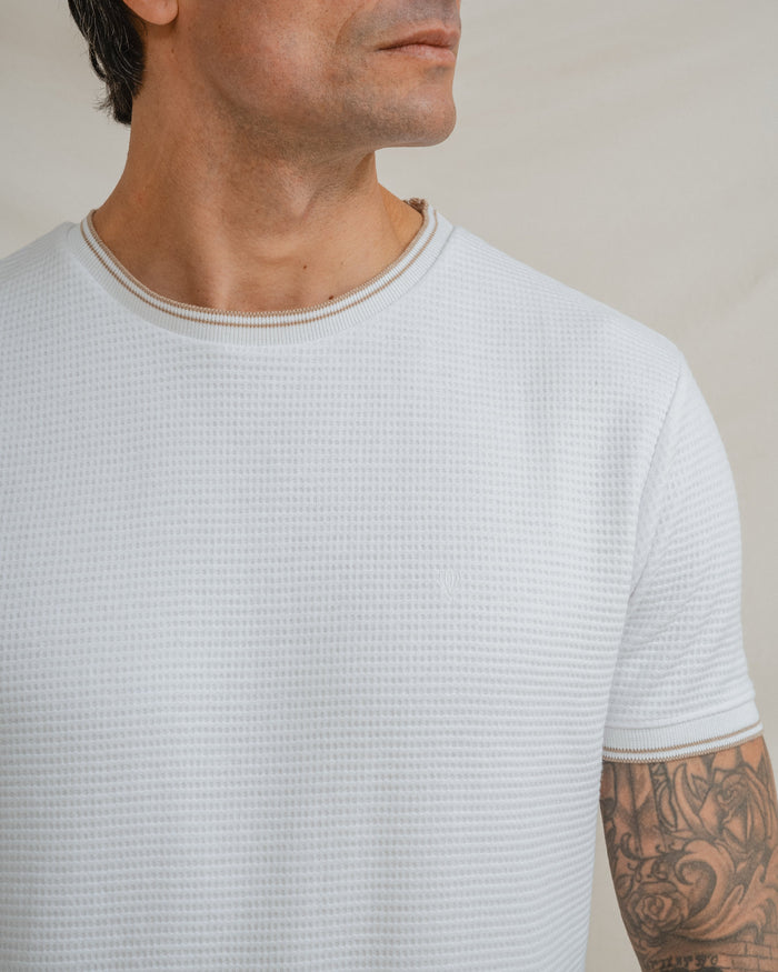CAMISETA ESTRUCTURA LINEA CONTRASTE