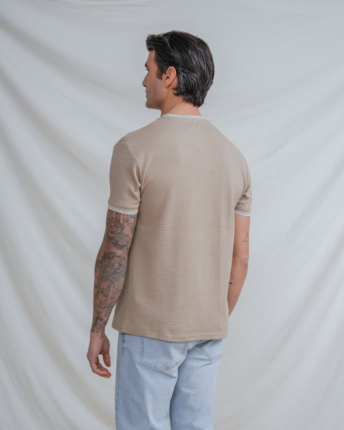 CAMISETA ESTRUCTURA LINEA CONTRASTE
