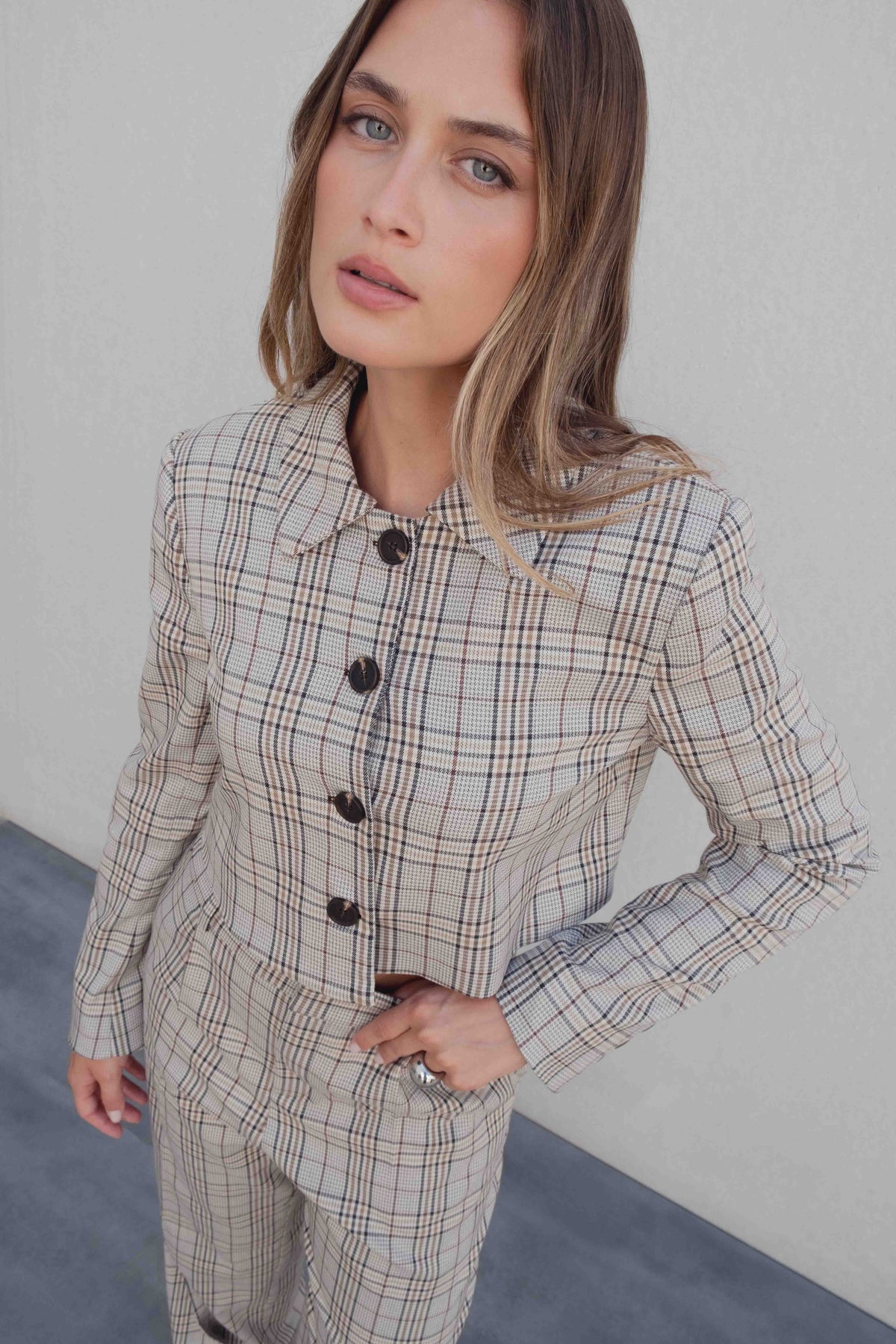 VESTE COURTE À CARREAUX