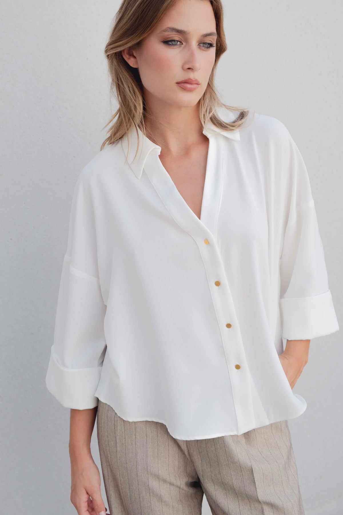 CHEMISE À MANCHES ROULETTES