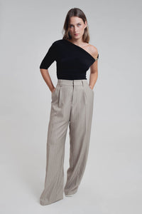 PANTALÓN PINZAS RAYA DIPLOMÁTICA