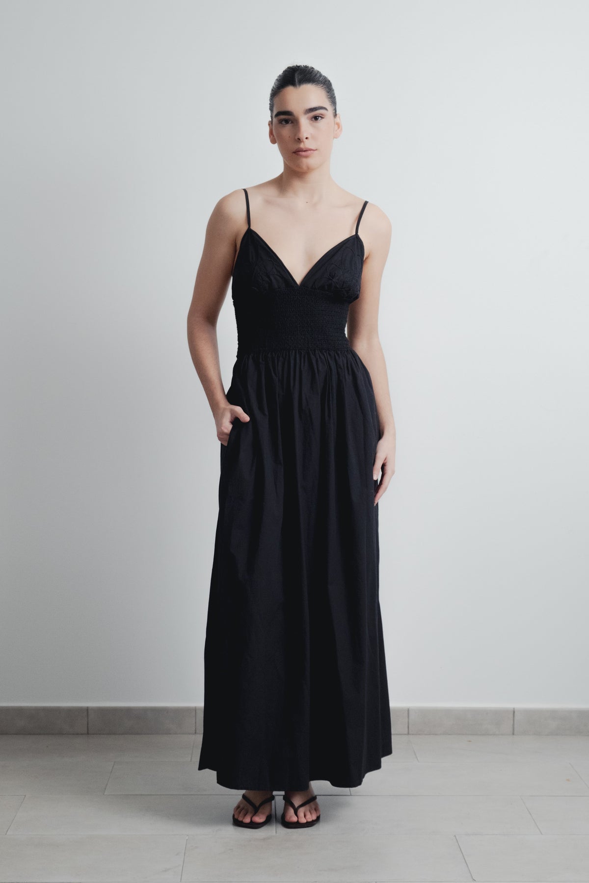 VESTIDO MIDI BORDADO