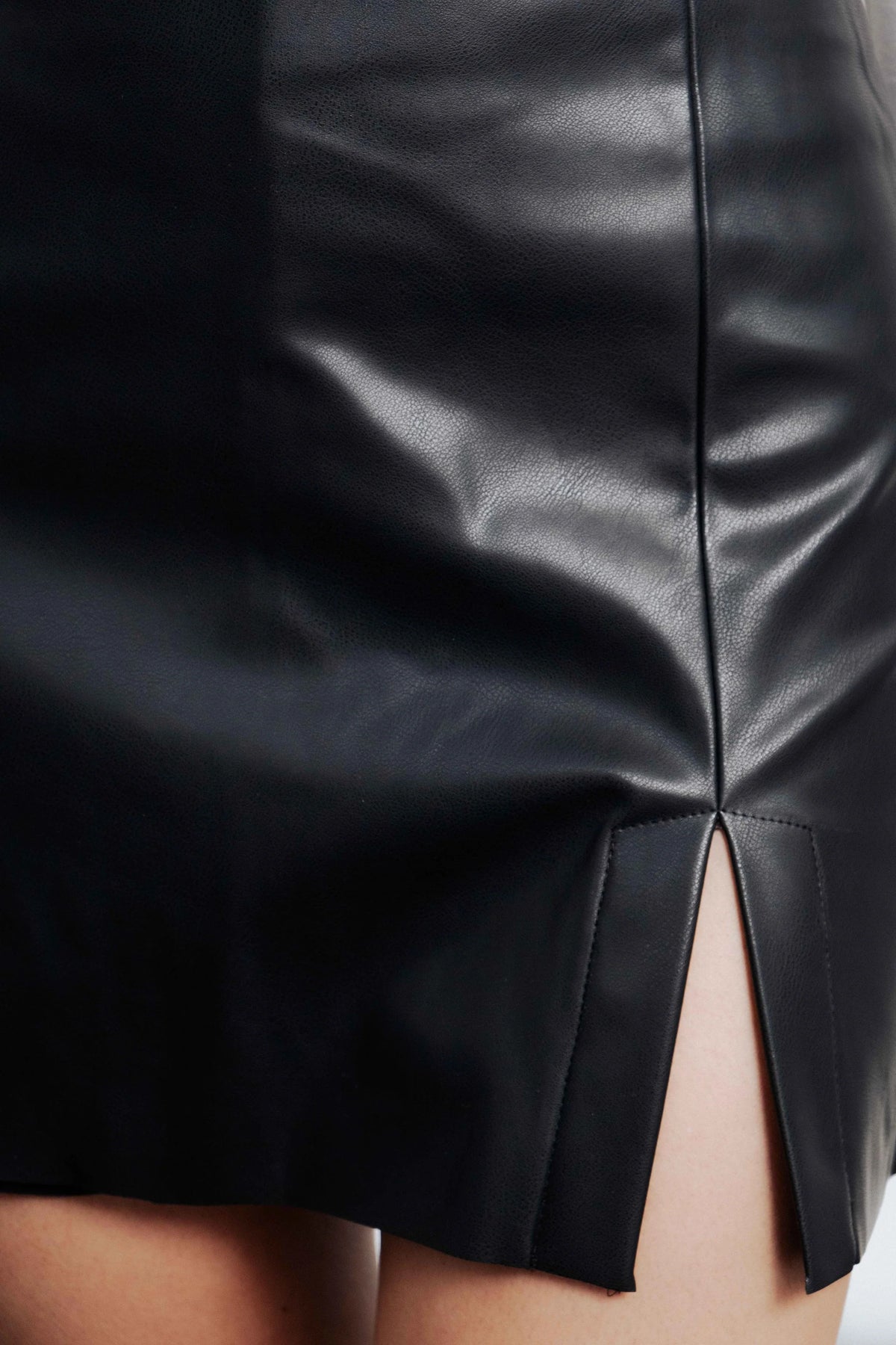 MINI-JUPE-PANTALON EFFET CUIR