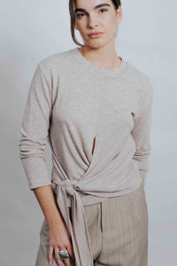 CAMISETA CON NUDO