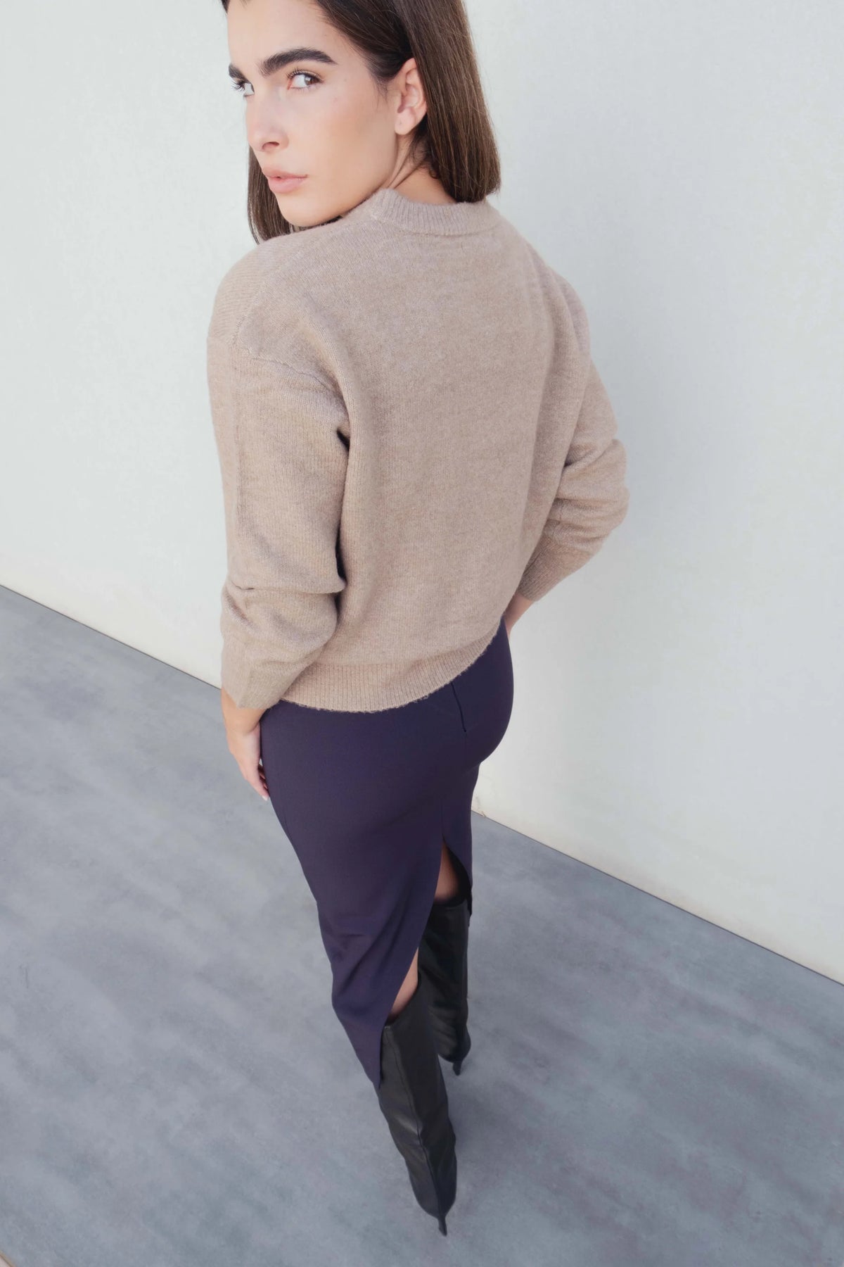 JUPE MIDI AVEC FENTE AU DOS