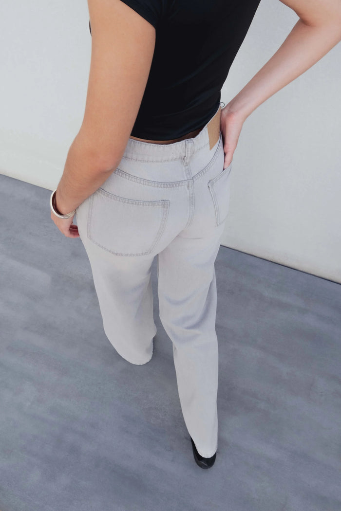 JEANS LONGUEUR, JAMBE LARGE, TAILLE MOYENNE